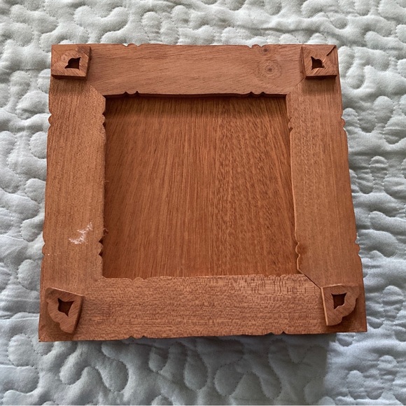 SCROLLWORK WOOD HINGED BOX WITH FLOWER CUT OUT PATTERN - Picture 7 of 7